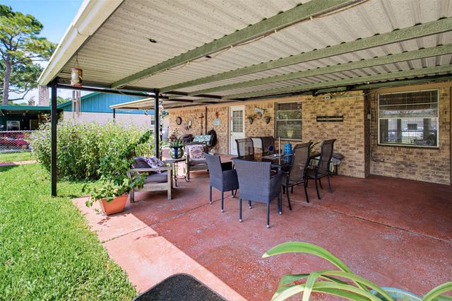 1912 Winding Creek Drive, Pearland, TX 77581