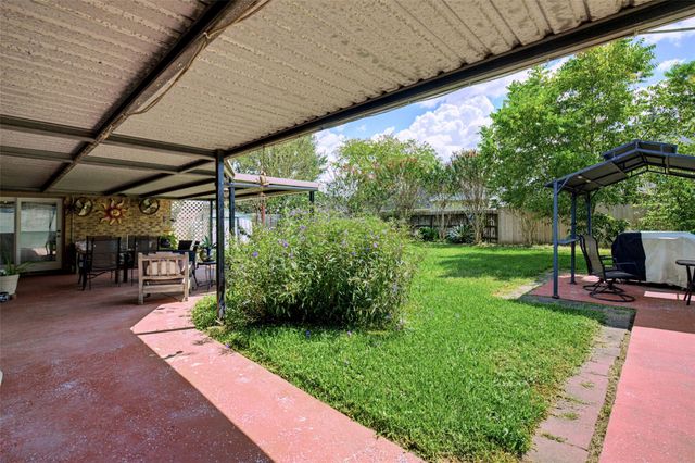 1912 Winding Creek Drive, Pearland, TX 77581