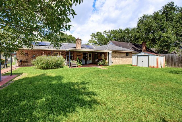 1912 Winding Creek Drive, Pearland, TX 77581