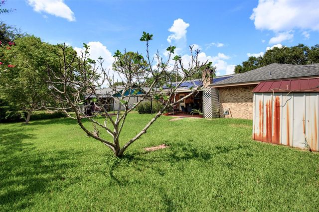 1912 Winding Creek Drive, Pearland, TX 77581
