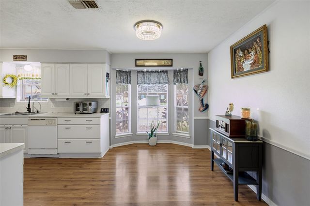 1912 Winding Creek Drive, Pearland, TX 77581