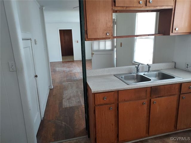 2201 Gordon St, Hopewell, VA 23860