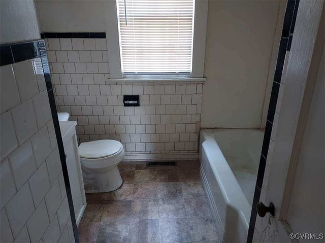 2201 Gordon St, Hopewell, VA 23860