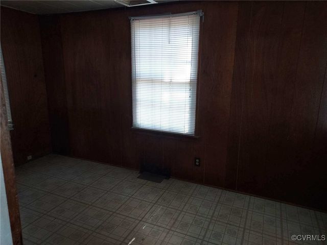 2201 Gordon St, Hopewell, VA 23860