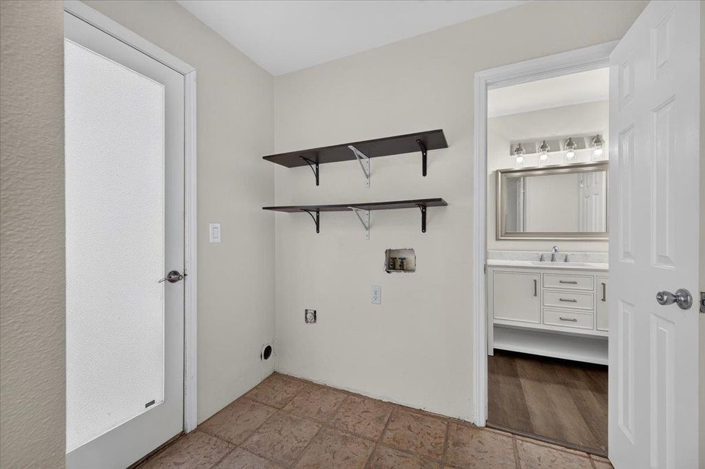 Image 12 of property listing at 28368 River Road Way, Madera, CA 93636