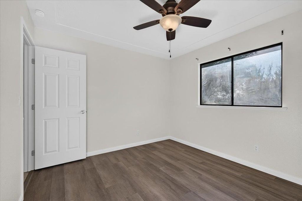 Image 15 of property listing at 28368 River Road Way, Madera, CA 93636
