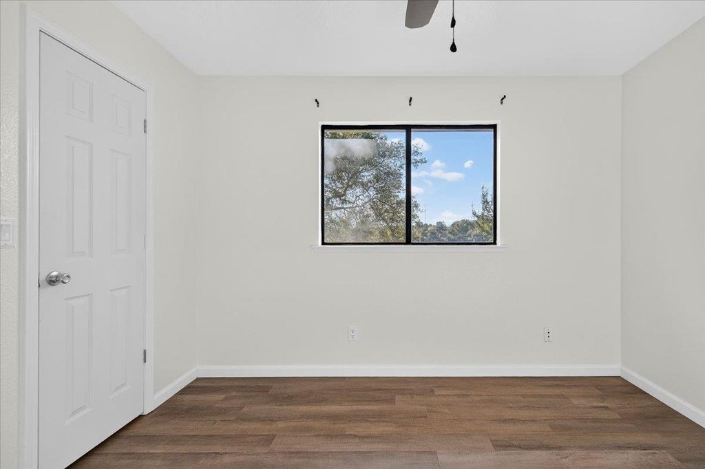 Image 17 of property listing at 28368 River Road Way, Madera, CA 93636