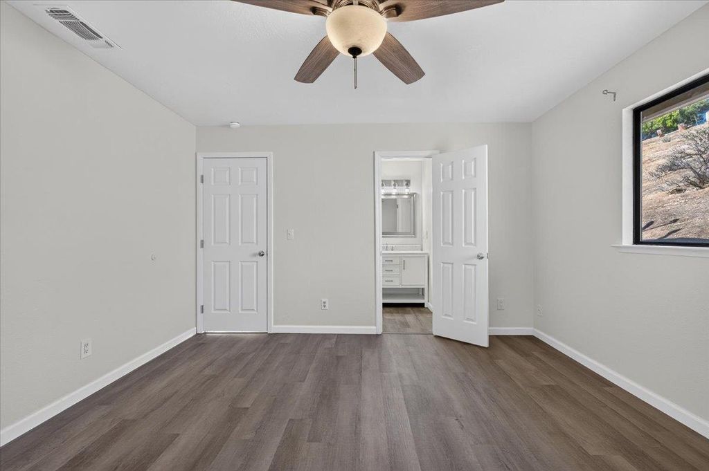 Image 22 of property listing at 28368 River Road Way, Madera, CA 93636