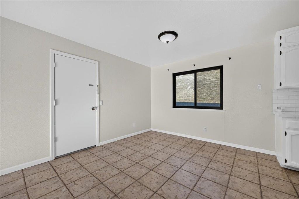 Image 28 of property listing at 28368 River Road Way, Madera, CA 93636