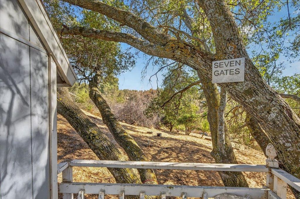 Image 30 of property listing at 28368 River Road Way, Madera, CA 93636