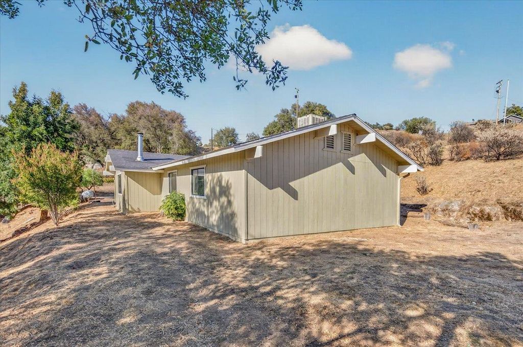 Image 32 of property listing at 28368 River Road Way, Madera, CA 93636