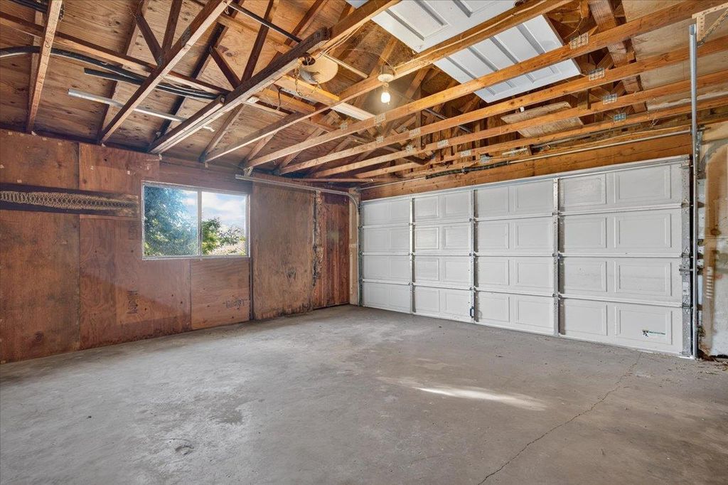 Image 33 of property listing at 28368 River Road Way, Madera, CA 93636