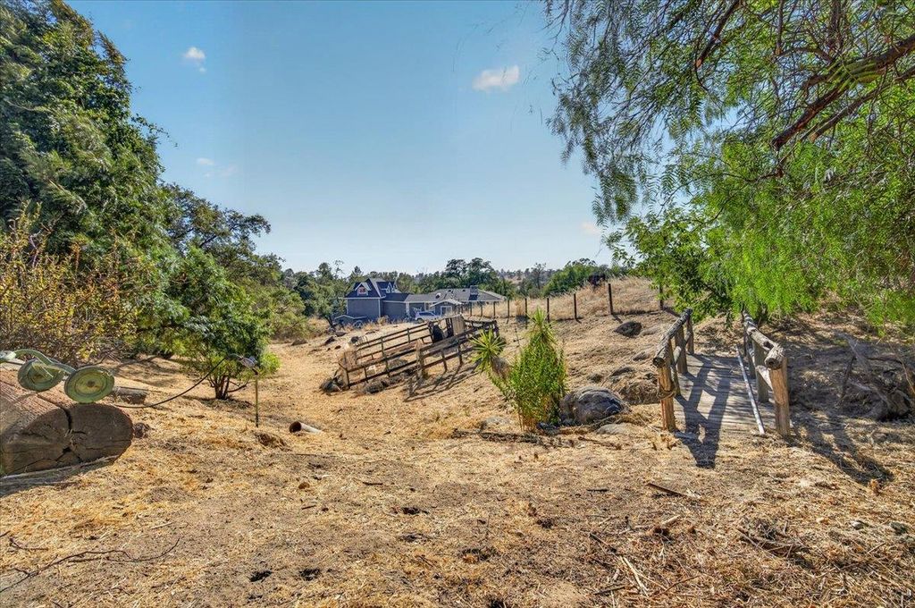 Image 35 of property listing at 28368 River Road Way, Madera, CA 93636