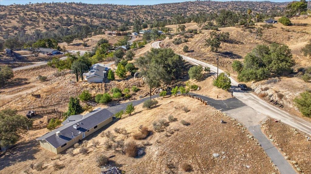 Image 38 of property listing at 28368 River Road Way, Madera, CA 93636