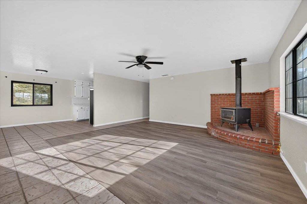 Image 8 of property listing at 28368 River Road Way, Madera, CA 93636