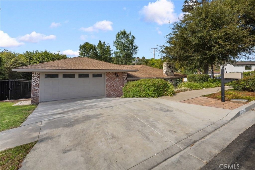 Image 23 of property listing at 13081 Saint Thomas, North Tustin, CA 92705