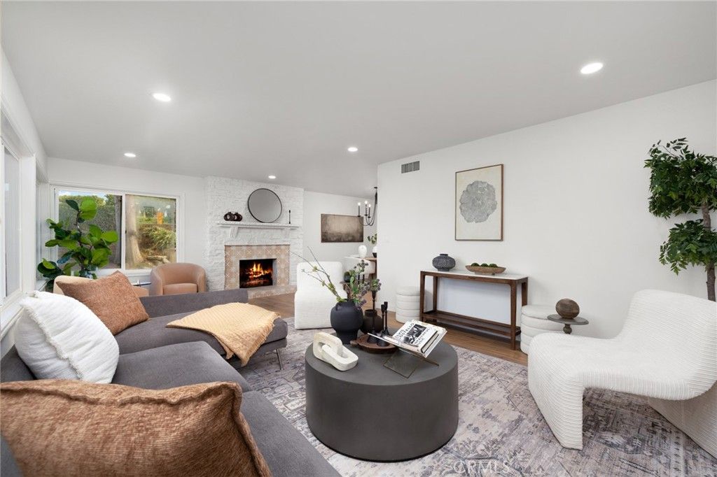 Image 6 of property listing at 13081 Saint Thomas, North Tustin, CA 92705