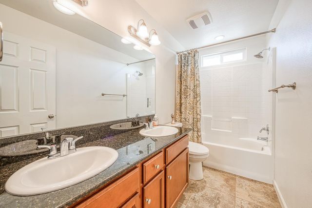 3257 Descanso, Clovis, CA 93619
