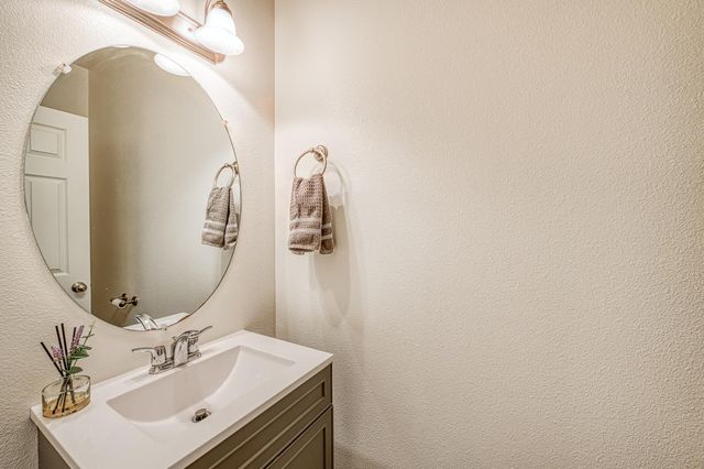 3257 Descanso, Clovis, CA 93619