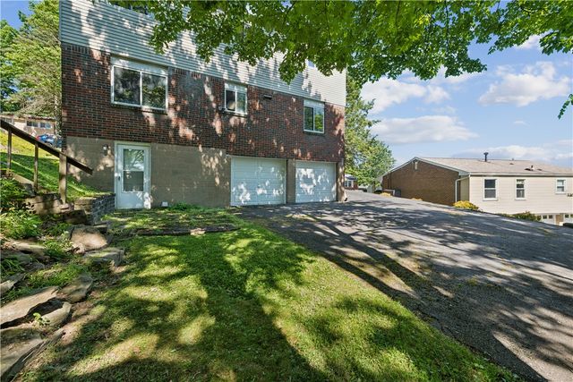 690 Blue Ridge Rd, Plum Boro, PA 15239