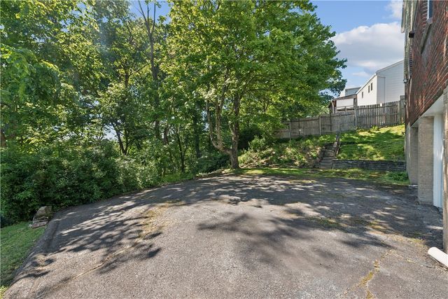 690 Blue Ridge Rd, Plum Boro, PA 15239