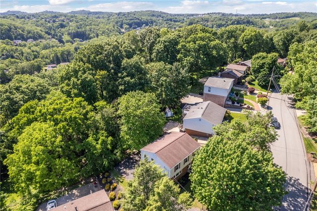 690 Blue Ridge Rd, Plum Boro, PA 15239