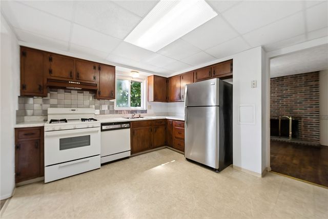 690 Blue Ridge Rd, Plum Boro, PA 15239