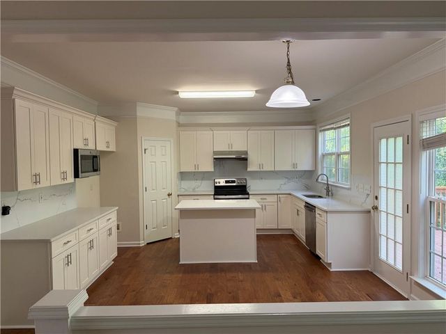 555 Midhurst Place, Johns Creek, GA 30024
