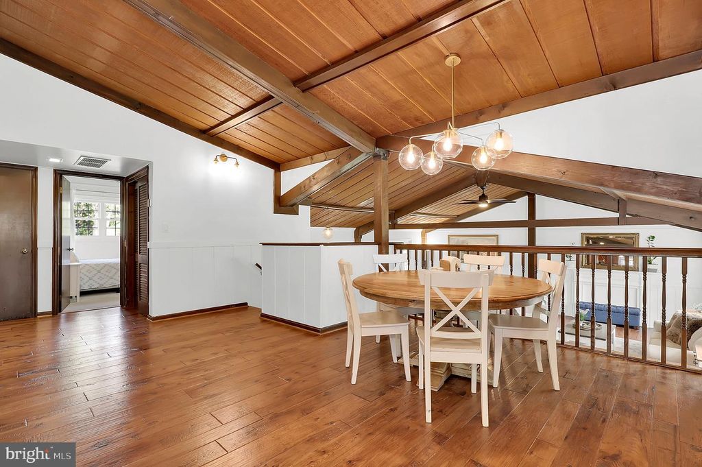 Image 14 of property listing at 12420 DEOUDES RD, Boyds, MD 20841