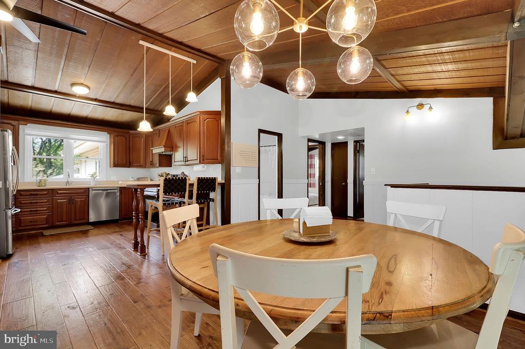 Image 15 of property listing at 12420 DEOUDES RD, Boyds, MD 20841