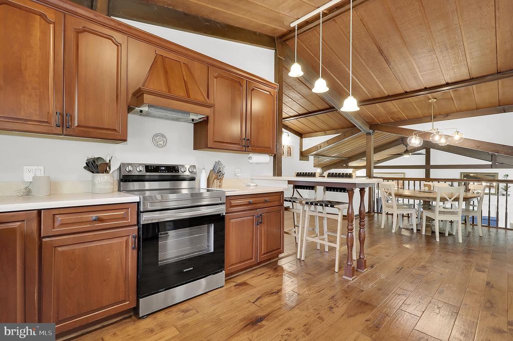 Image 16 of property listing at 12420 DEOUDES RD, Boyds, MD 20841