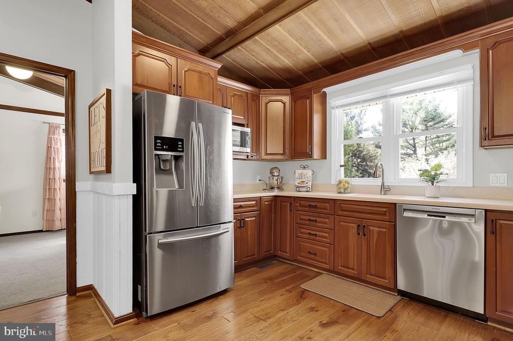 Image 18 of property listing at 12420 DEOUDES RD, Boyds, MD 20841