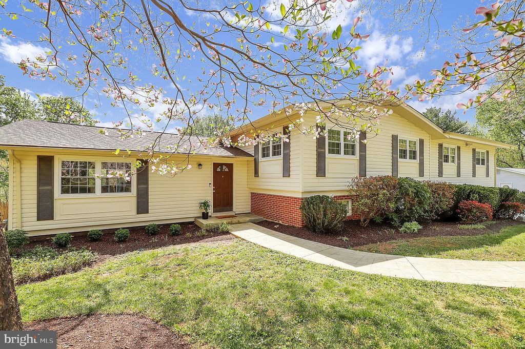 Image 2 of property listing at 12420 DEOUDES RD, Boyds, MD 20841