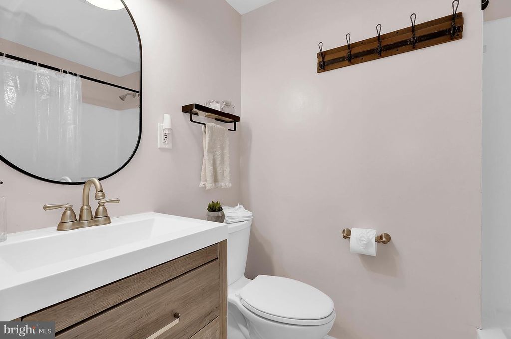 Image 20 of property listing at 12420 DEOUDES RD, Boyds, MD 20841