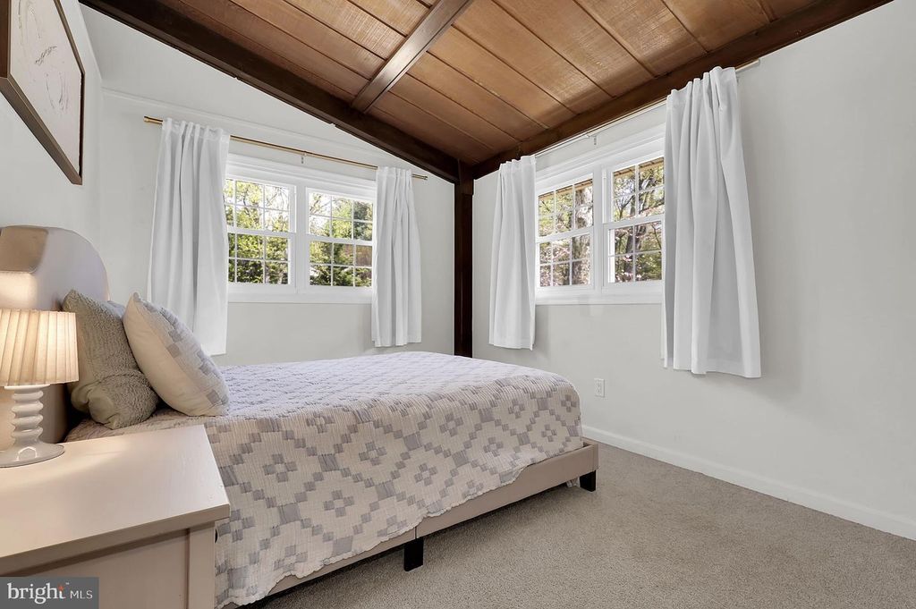 Image 23 of property listing at 12420 DEOUDES RD, Boyds, MD 20841