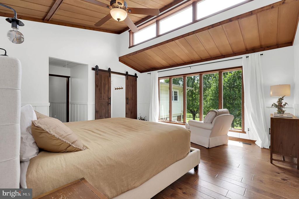 Image 25 of property listing at 12420 DEOUDES RD, Boyds, MD 20841