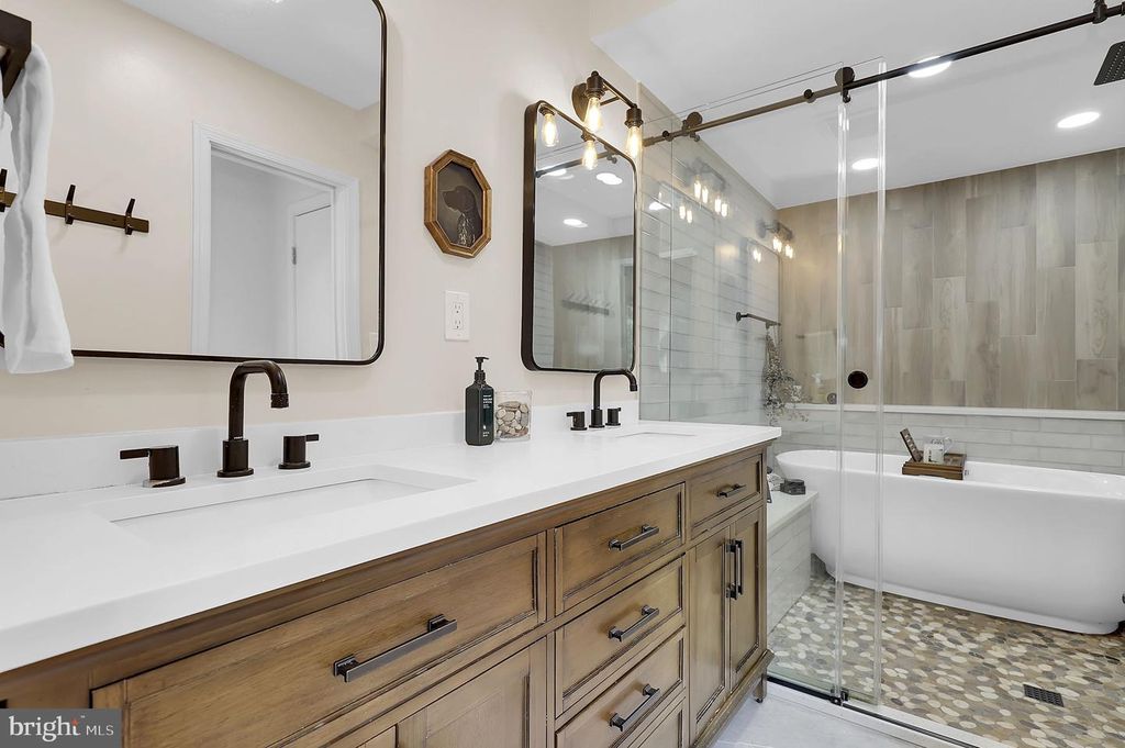 Image 27 of property listing at 12420 DEOUDES RD, Boyds, MD 20841