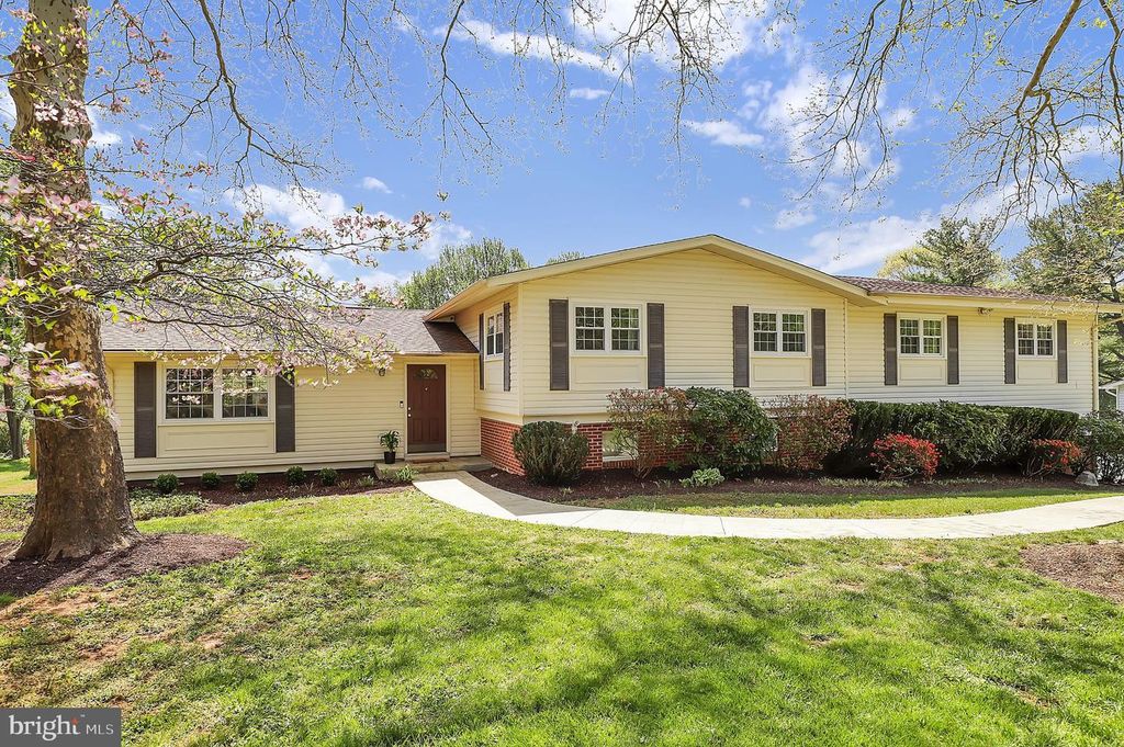 Image 3 of property listing at 12420 DEOUDES RD, Boyds, MD 20841