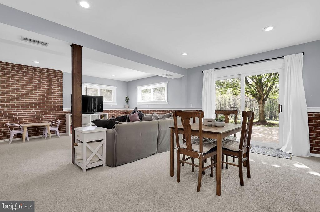 Image 33 of property listing at 12420 DEOUDES RD, Boyds, MD 20841