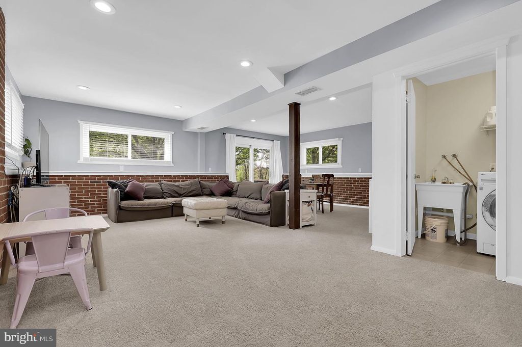 Image 36 of property listing at 12420 DEOUDES RD, Boyds, MD 20841