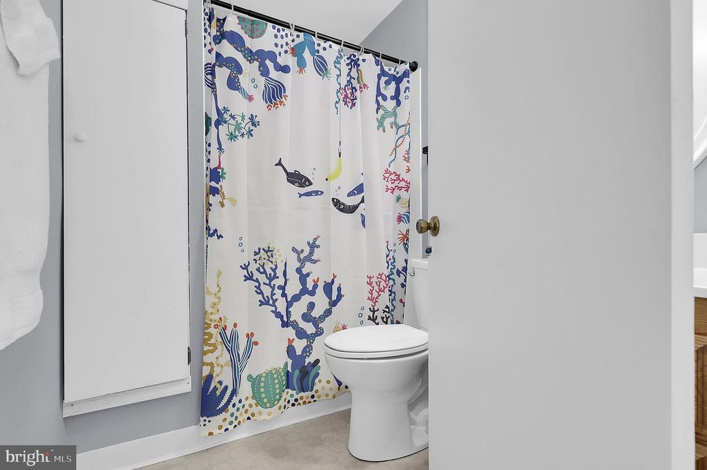 Image 39 of property listing at 12420 DEOUDES RD, Boyds, MD 20841