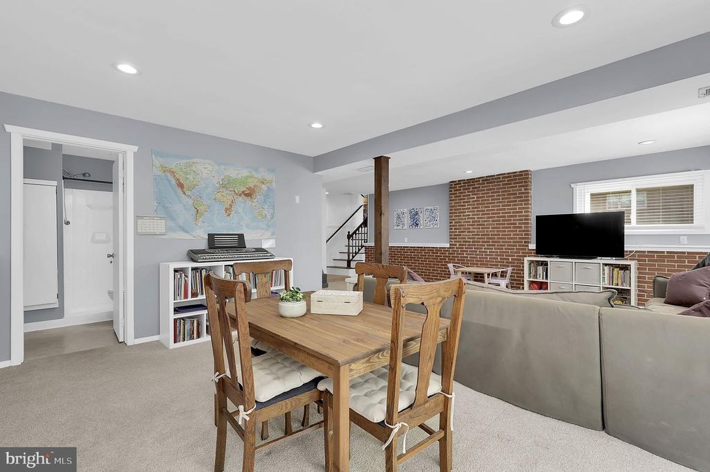 Image 40 of property listing at 12420 DEOUDES RD, Boyds, MD 20841