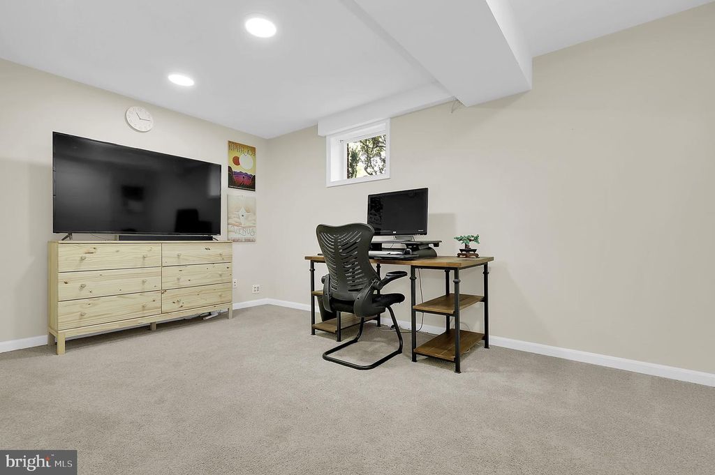 Image 42 of property listing at 12420 DEOUDES RD, Boyds, MD 20841