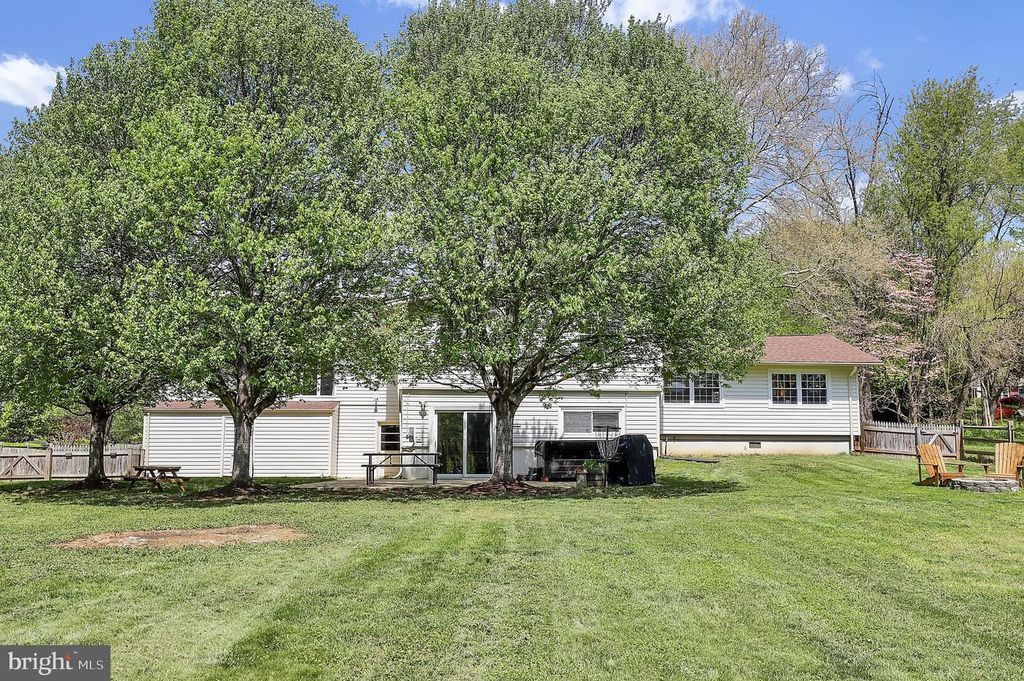 Image 46 of property listing at 12420 DEOUDES RD, Boyds, MD 20841