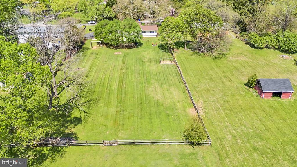 Image 54 of property listing at 12420 DEOUDES RD, Boyds, MD 20841