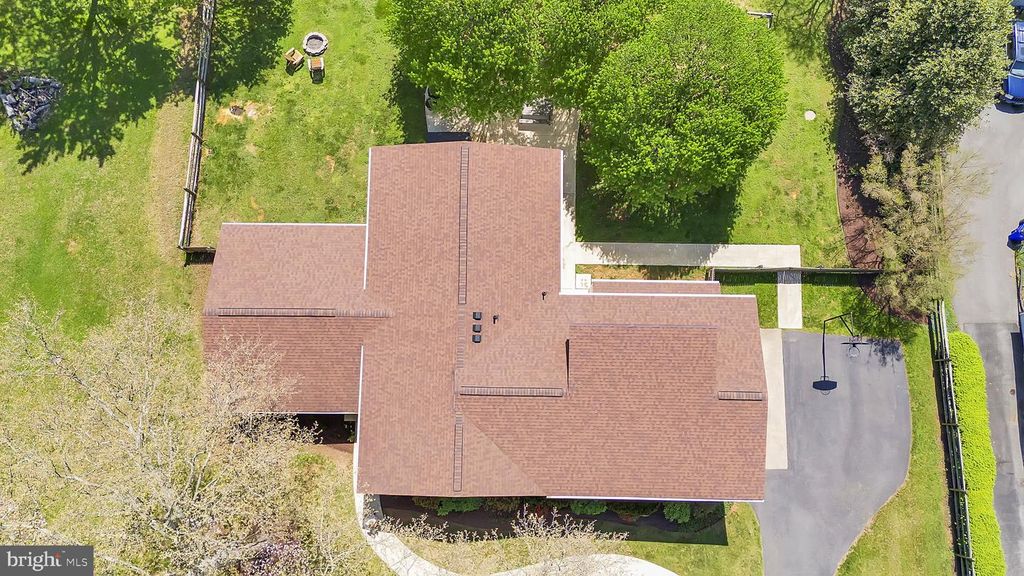 Image 55 of property listing at 12420 DEOUDES RD, Boyds, MD 20841