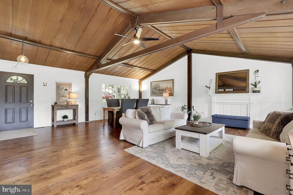 Image 6 of property listing at 12420 DEOUDES RD, Boyds, MD 20841