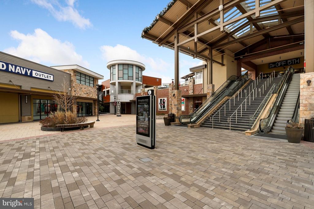 Image 63 of property listing at 12420 DEOUDES RD, Boyds, MD 20841