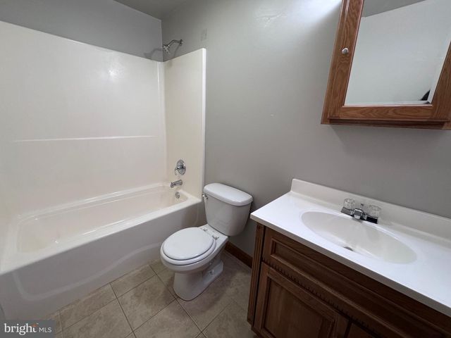 228 N CENTRE AVE, Leesport, PA 19533