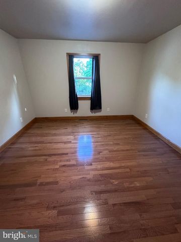 228 N CENTRE AVE, Leesport, PA 19533